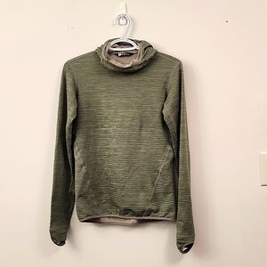 MEC grey long sleeve activewear top thumbholes hood XS